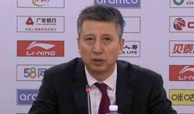 TA：切尔西冬窗无法召回卢卡库，球员租借合同中无相应条款据The Athletic消息，切尔西在将卢卡库外租至罗马的合同中，没有设置召回球员的条款。